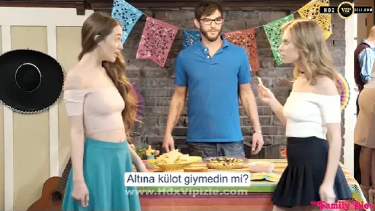 aile eglencesinde altina kulot giymeyen uvey kardesine sulaniyor 1.jpg
