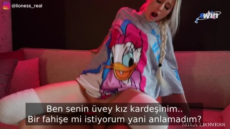 azgin pic kurusu uvey kiz kardesini dokunuslariyla yoldan cikartiyor.jpg