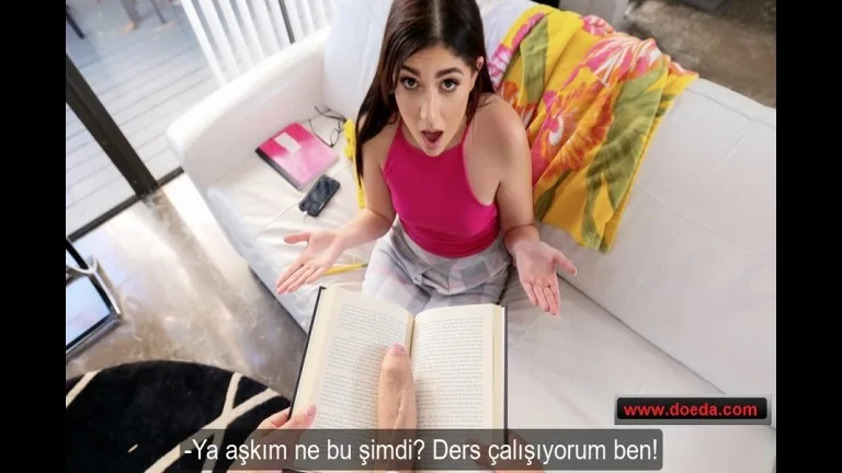 ders calisan kiz arkadasina yarak molasi verdiren yaramaz.jpg