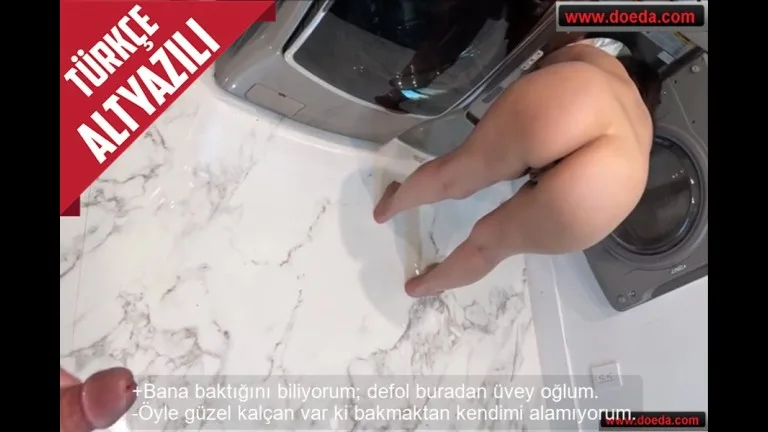 evde babasi yokken uvey annesini azdirmak icin her seyi yapti sonunda icinde bosaldi.jpg