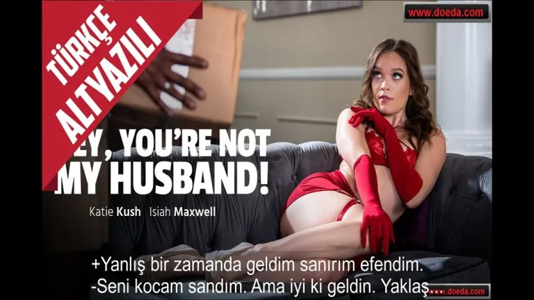 evlilik yildonumleri icin salonda kocasini beklerken kargocu zenci geldi.jpg