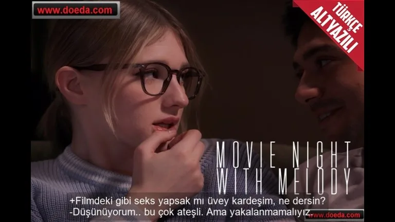 film izlerken uvey abinin teklifini kabul etti kimse duymadan kanepede iki kere bosaltti.jpg