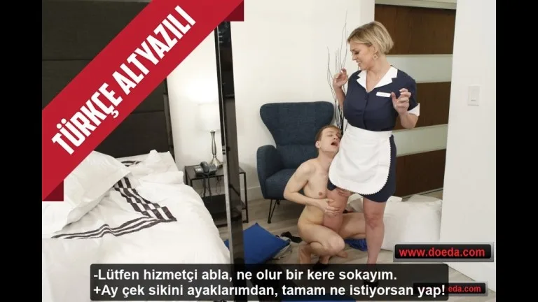 hizmetcinin bacaklarina surterek sikmek icin yalvaran sapik pic.jpg