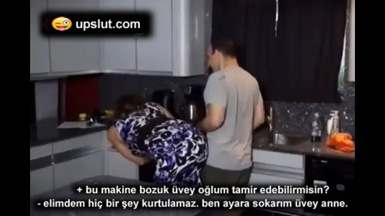 kalca sallayan anneye mutfakta yaslayan kuduruk ergen.jpg