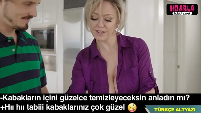 kiz arkadasimin anasinin meme dekoltesi beni cok tahrik etti.jpg