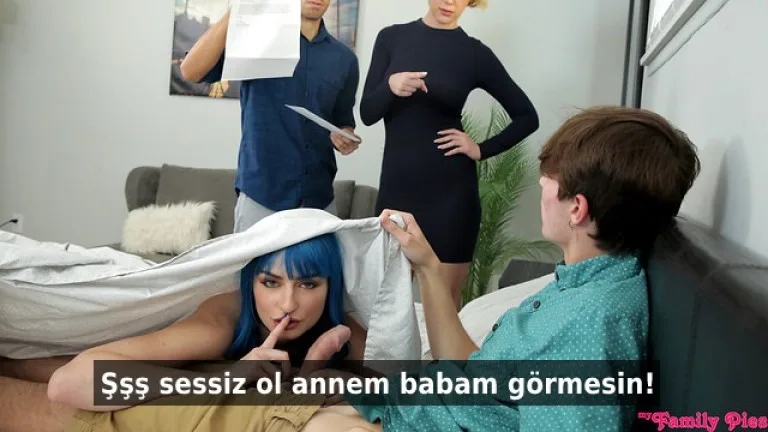 kontrolden cikan hayasiz orospu uvey kardesini sikistiriyor.jpg