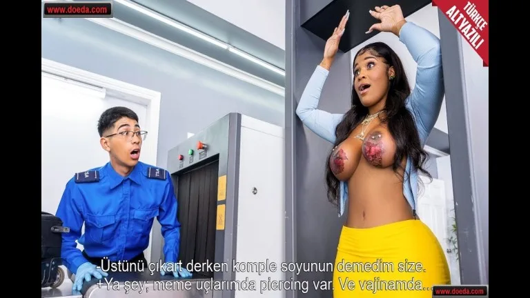 meme uclarinda piercing olan kadin x ray cihazindan gecemedi.jpg