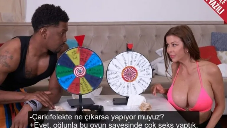oglunun zenci arkadasiyla seksifelek oyunu oynayan afet mature.jpg