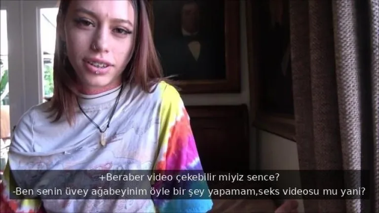 onlyfans ile parayi vuran genc fahise uvey kardesiyle de sikis videosu cekmek istiyor.jpg