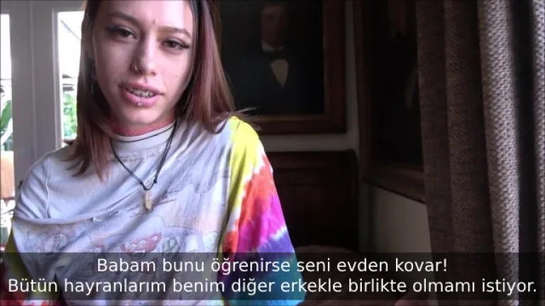 onlyfans yildizi genc surtuk uvey kardesinin kendini sikmesi icin ikna ediyor.jpg