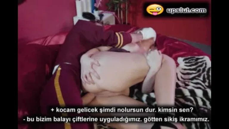 otelde sarhos musteriyi odasinda ciplak uyurken dudukledi.jpg