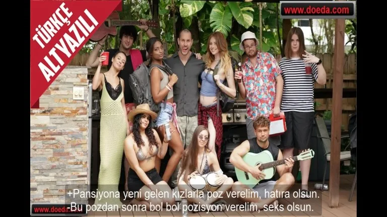 pansiyon satin alan adam bedava konaklayan genclerin sikismesini sagladi.jpg