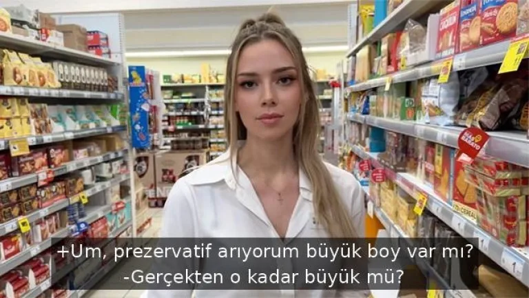 sikisemedigi icin cok azan seksi market calisani siki buyuk musterisini soyunma kabinine goturdu.jpg
