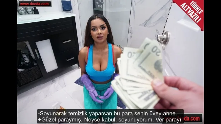 temizlige gelen annesinin en yakin arkadasini parayla soyundurdu.jpg