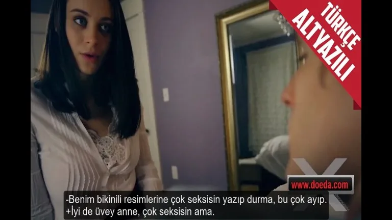uvey annesinin bikinili resimlerini begenip yorum yapan firlama.jpg