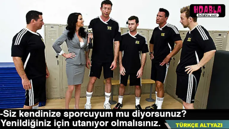 kaybeden takimin oyuncularini kizdirdi 5 erkegin arasinda kaldi.jpg