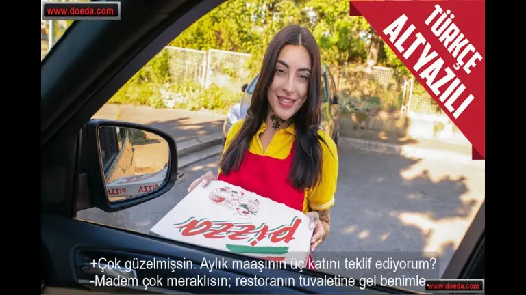 tas gibi pizzaci kiza uc aylik maasini verip restoran tuvaletinde sikti.jpg