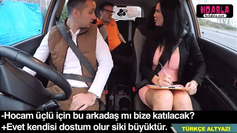surucu kursunda bayan hocami iki kisi arka koltukta hoplattik.jpg