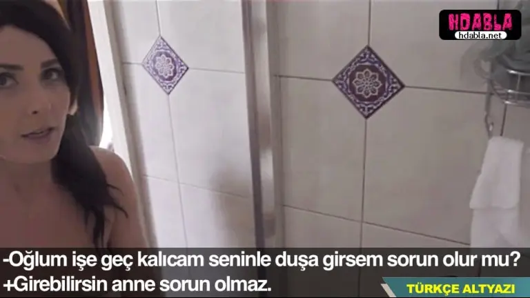 ise gec kalan annem vakit kazanmak icin benle dusa girdi.jpg
