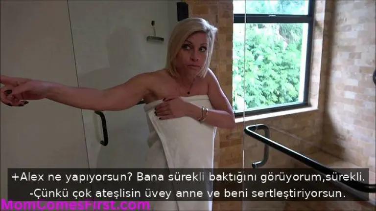 milf guzellik dus esnasinda kendisini dikizleyip 31 ceken uvey ogluna agzinin payini veriyor.jpg