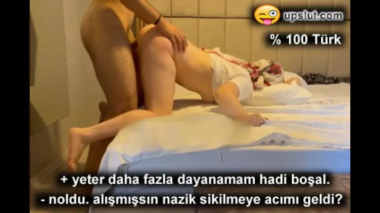 nazik sikilmeye alisan komsuyu kalin sikiyle kivrandirdi.jpg