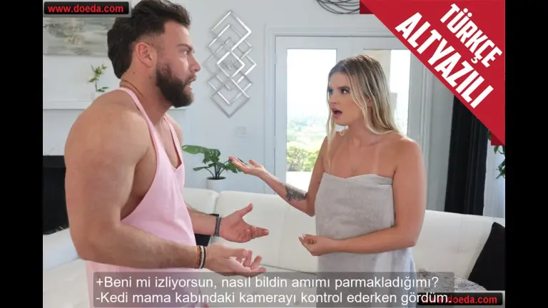 amini parmaklarken kedi mama kabindaki kameradan her seyi gordu.jpg