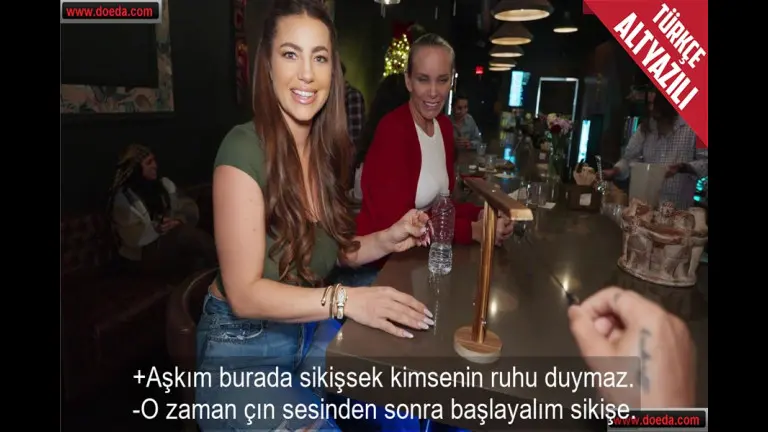 kimsenin kimseyi siklemedigi mekanda sevgilisiyle locada sikisti.jpg