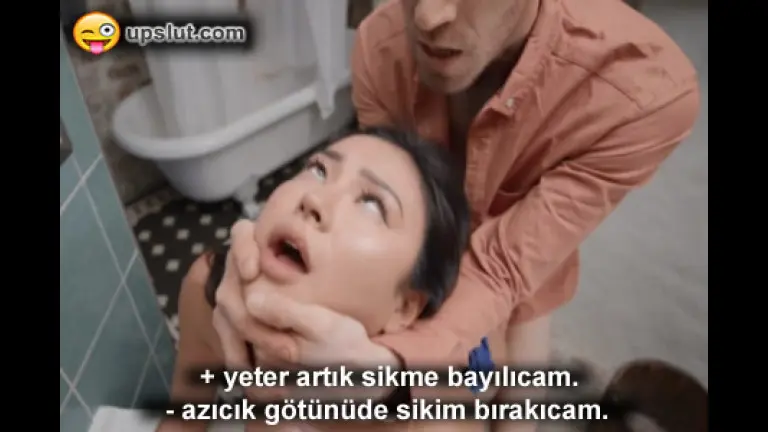 abisinin kasar sevgilisini tuvalette kistirip aciyla yarakladi.jpg