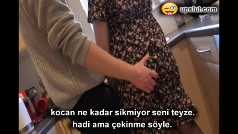 mutfakta mincikladigi teyzesini sikmeye kandirip faydalandi.jpg