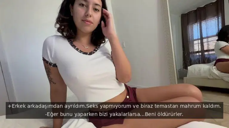 ebeveynlerine yakalanmadan sikismek isteyen uvey kardesler kapiyi kilitliyor.jpg